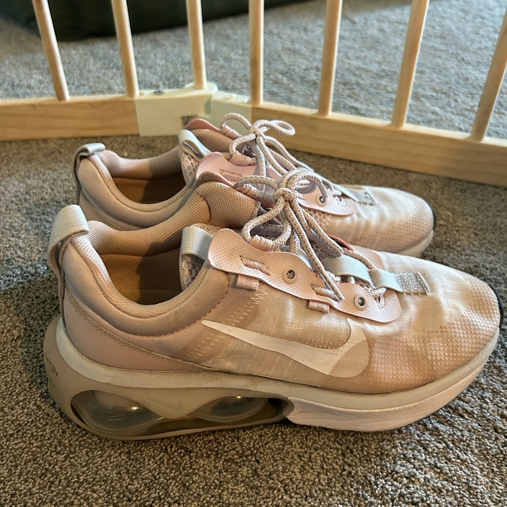 Nike Women's Pink Athletic Shoes